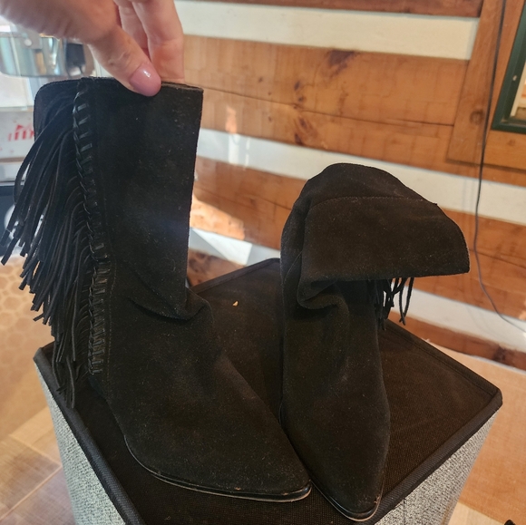 13 pairs of sandals/heels/booties. All in excellent shape. From 71/2-8 sizes. - Picture 5 of 13